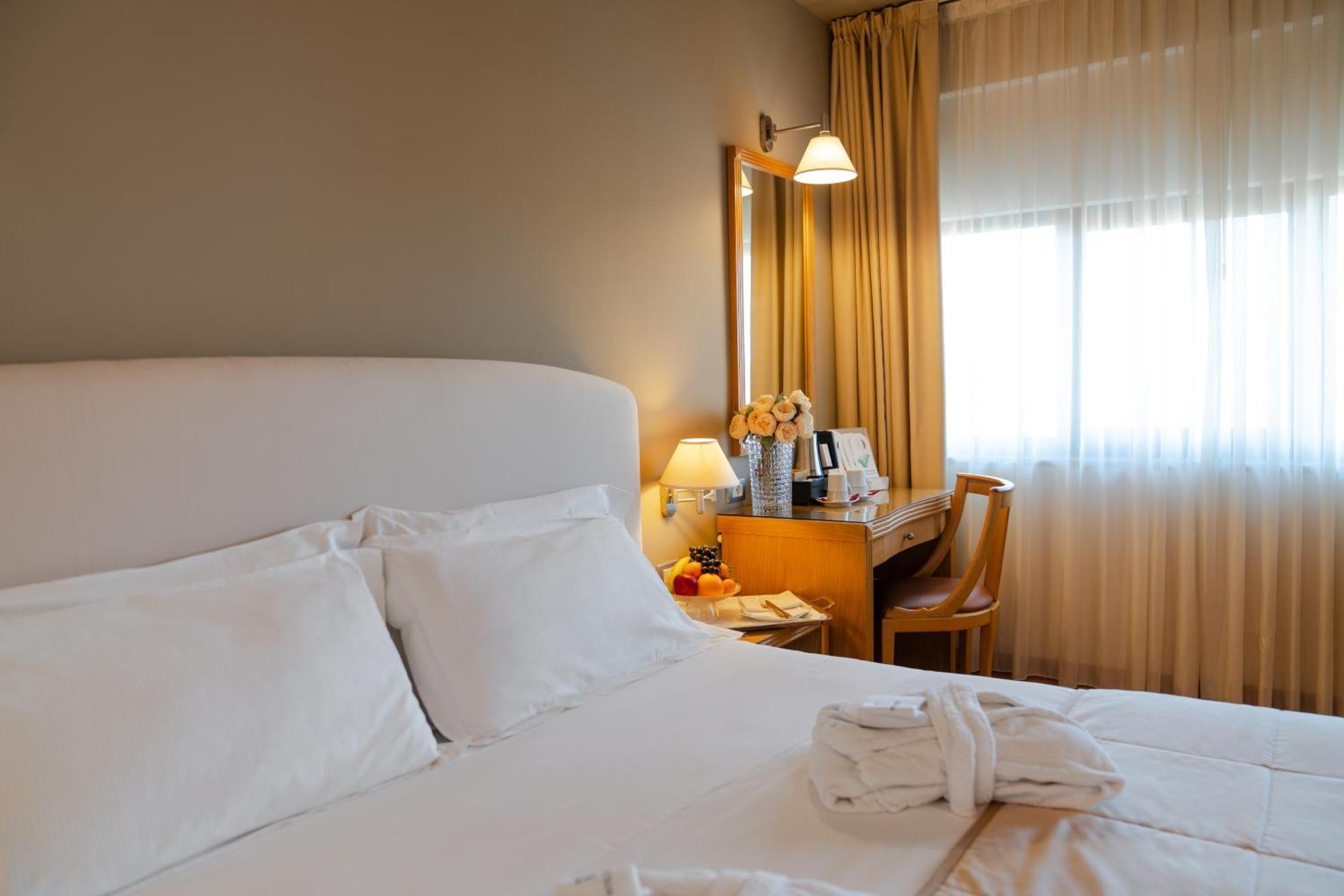 קארפי Hotel Touring מראה חיצוני תמונה