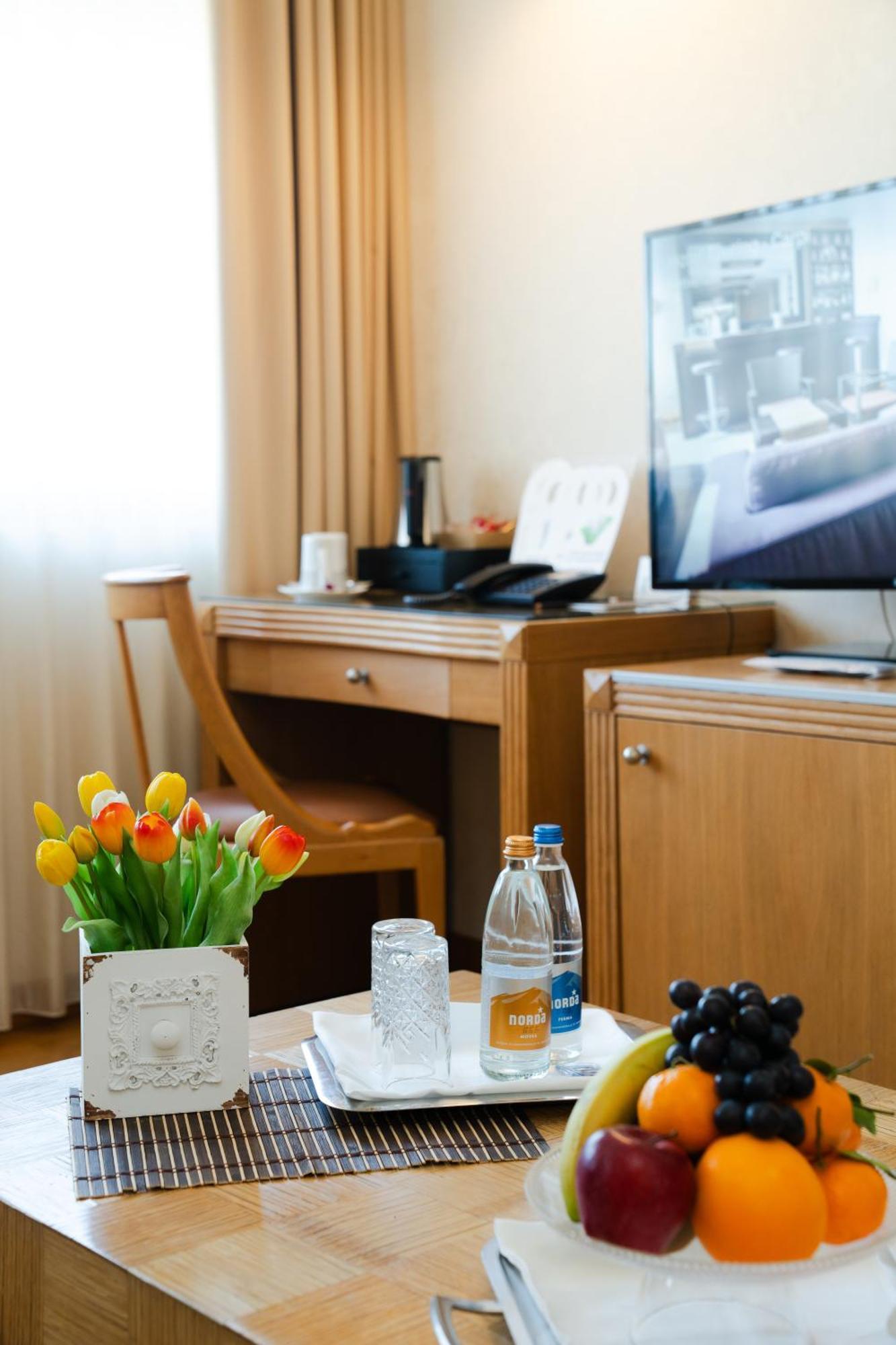 קארפי Hotel Touring מראה חיצוני תמונה